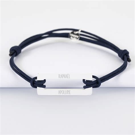 Illustration d'un bracelet cordon homme avec une initiale gravée